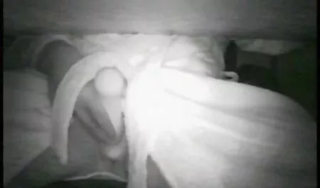 Dominación, una chica con pene. nalgas grandes anal