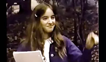 Profesora de idiomas seducida culos grandes anal hd por una hermosa estudiante.