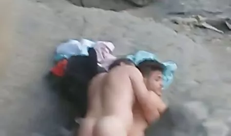 Mi culos guangos xxx hija trajo a un hombre con pene a su madre.