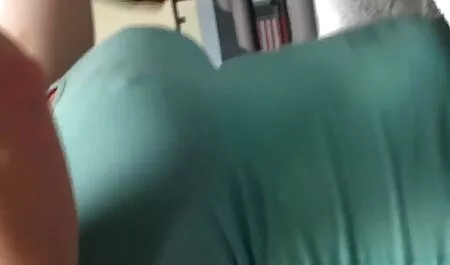 Ella tiene sexo en el baño y el culos hermosos sexo anal dormitorio.