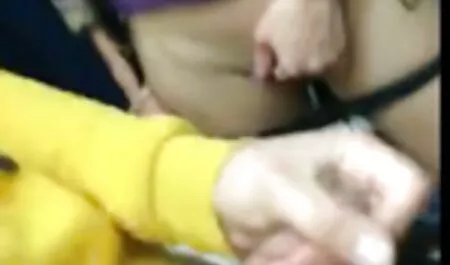 Chica de la escuela japonesa nalgas grandes follando follando en el vestuario.