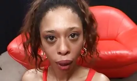 Chupando xxx anal por primera vez la polla de otra mujer.