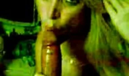 La culos al aire xxx chica le dio sexo a dos hombres.