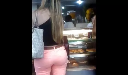 Mujer china grande oblicua follando nalgas grandes al ojo.