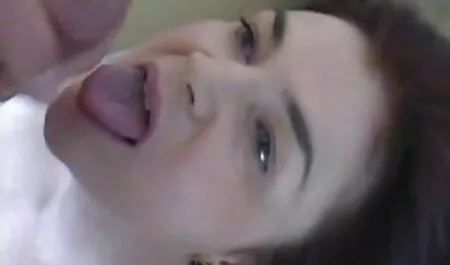 Masturbarme con xxx ano virgen un morado me llevó al orgasmo.