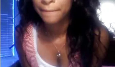 Ella sexo en vivo por el culo dedos Golem pollo.