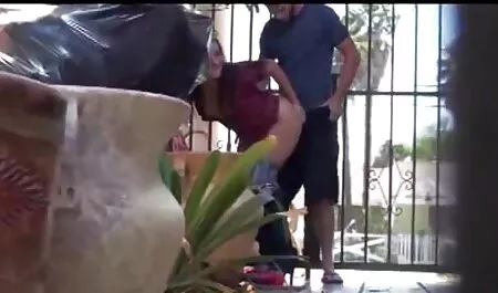 Un porno x el ano vecino encapuchado se folla a la chica.