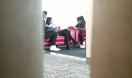 Piernas torcidas, manos, piernas y culo. culos caseros amateur