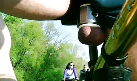 La rubia gran trasero xxx con un chico joven terminó en la cara.