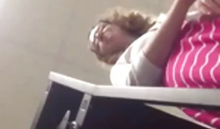 Una mujer avergonzada con sexo anal culos rotos un difícil.