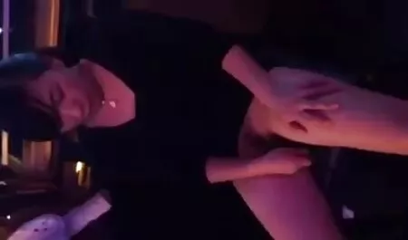 El toda por el culo xxx hombre barbudo tiene un pequeño agujero en el pequeño agujero.
