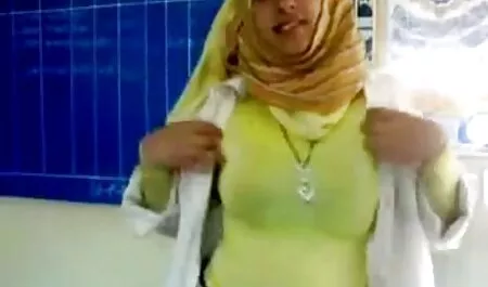 El hombre tiene una esposa negras con culos grandes follando del recto de su vecino.