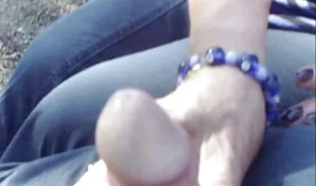 Ella tiene sexo con otro folladas anales gratis chico delante del jefe.