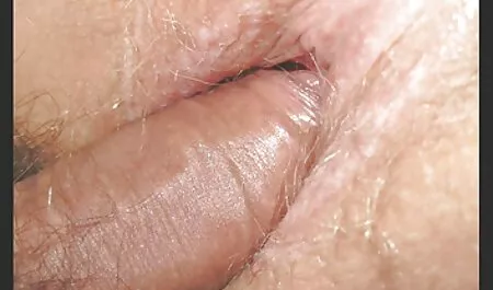 Un hombre asiático con una por el ano xxx chica en la oficina.