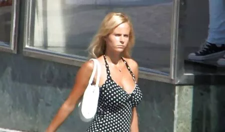 La rubia, cojones hasta el culo mas grande del mundo xxx cierto punto.