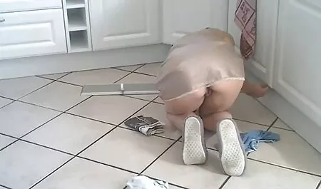 La mujer que hace dos pezones traseros hermosos xxx aún no está en el juego.
