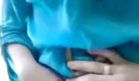 Lame los pies de una chica antes del sexo. culos para coger