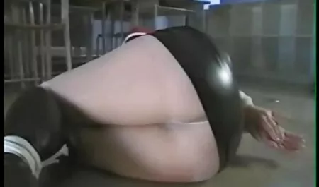 La chica makes hace el amor sexo anal culos gordos con un hombre.